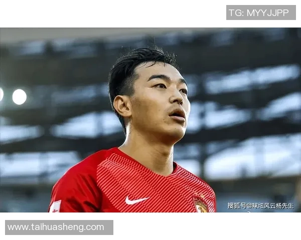 足球明星退役后的新生活：从赛场英雄到人生新篇章的多重转型